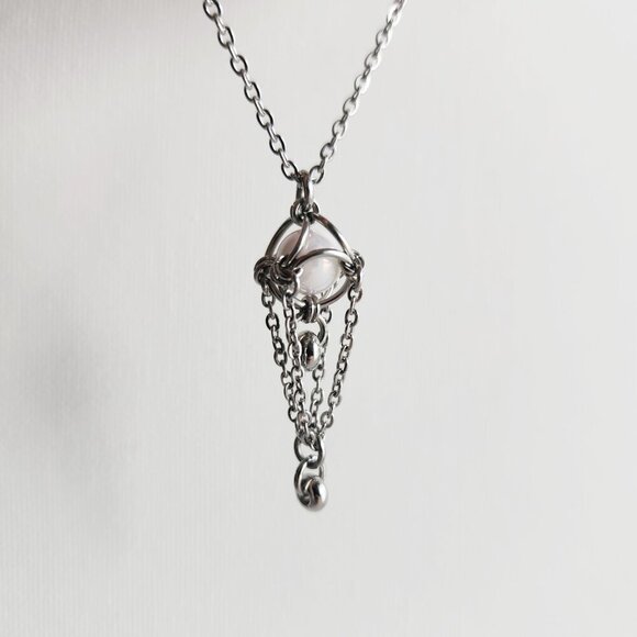 Antique style white pearl long chainmaille necklace with a small silver chain - Picture 5 of 8